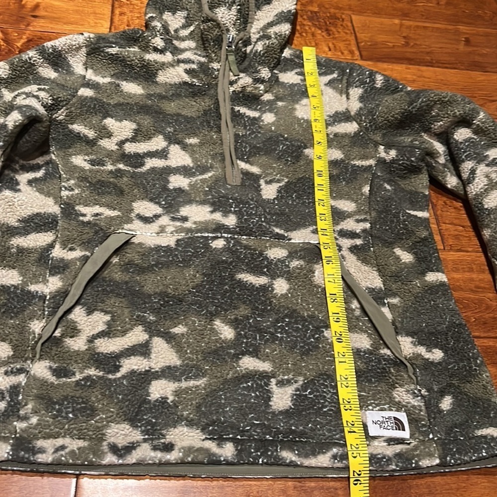 The North Face Campshire Plush Sherpa Hoodie - Picture 8 of 13